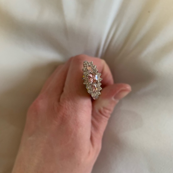 Beautiful woman’s ring - Picture 8 of 8